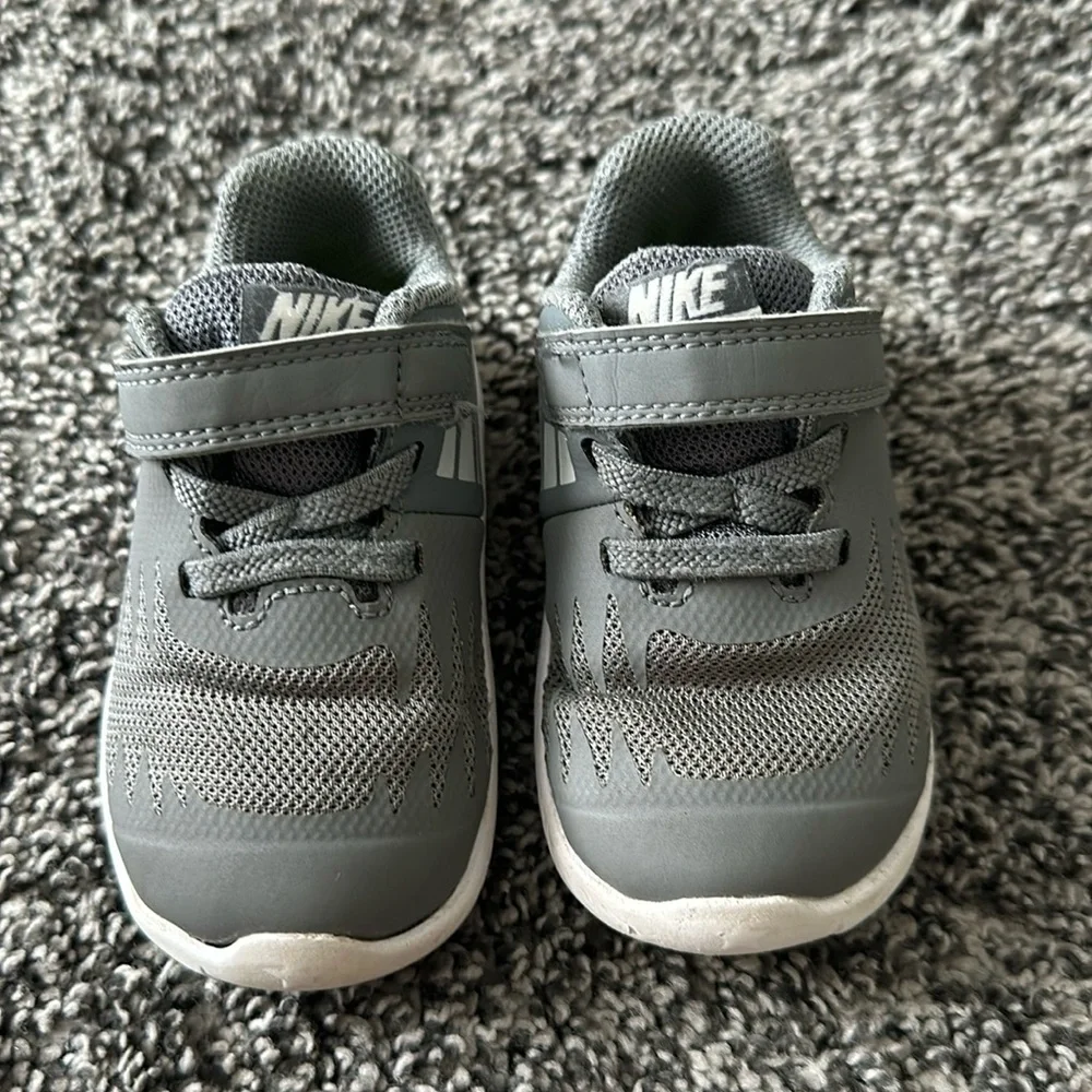 Baby Nike Walking Shoes Size 5